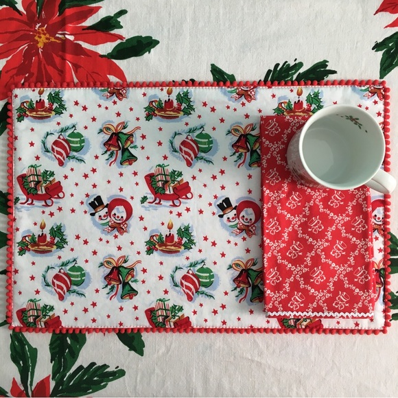 ✨Retro Christmas Reversible Placemats, Set of 2✨ - Picture 1 of 13